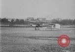 Immagine di Henri Farman Issy-les-Moulineaux Francia, 1908, secondo 59 filmato di repertorio 65675040853