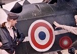 Standbild US Army fliers Blick auf verschiedene Flugzeuge am Flugplatz Kumming China, 1942, aus Sekunde 27 historischem Filmmaterial Videoclip 65675040867