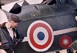 Standbild US Army fliers Blick auf verschiedene Flugzeuge am Flugplatz Kumming China, 1942, aus Sekunde 29 historischem Filmmaterial Videoclip 65675040867