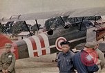 Standbild US Army fliers Blick auf verschiedene Flugzeuge am Flugplatz Kumming China, 1942, aus Sekunde 33 historischem Filmmaterial Videoclip 65675040867