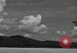 Immagine di Stati Uniti F4U Corsair aeromobile Vella Lavella campo seconda guerra mondiale Nuova Georgia Isole Salomone, 1943, secondo 31 filmato di repertorio 65675040873
