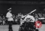 Standbild Polizei Festival Deutschland, 1957, aus Sekunde 9 historischem Filmmaterial Videoclip 65675040880