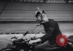Standbild Polizei Festival Deutschland, 1957, aus Sekunde 13 historischem Filmmaterial Videoclip 65675040880