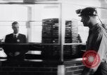 Standbild Queen Elizabeth besuche Bergwerke Vereinigtes Königreich, 1958, aus Sekunde 15 historischem Filmmaterial Videoclip 65675040892