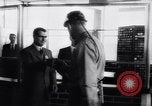 Standbild Queen Elizabeth besuche Bergwerke Vereinigtes Königreich, 1958, aus Sekunde 16 historischem Filmmaterial Videoclip 65675040892