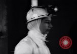 Standbild Queen Elizabeth besuche Bergwerke Vereinigtes Königreich, 1958, aus Sekunde 23 historischem Filmmaterial Videoclip 65675040892