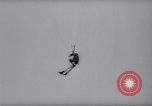 Standbild Fallschirm Wettbewerb Paris Frankreich, 1958, aus Sekunde 18 historischem Filmmaterial Videoclip 65675040894