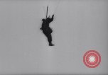 Standbild Fallschirm Wettbewerb Paris Frankreich, 1958, aus Sekunde 33 historischem Filmmaterial Videoclip 65675040894