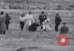 Standbild Fallschirm Wettbewerb Paris Frankreich, 1958, aus Sekunde 35 historischem Filmmaterial Videoclip 65675040894