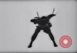 Standbild Fallschirm Wettbewerb Paris Frankreich, 1958, aus Sekunde 46 historischem Filmmaterial Videoclip 65675040894