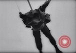 Standbild Fallschirm Wettbewerb Paris Frankreich, 1958, aus Sekunde 47 historischem Filmmaterial Videoclip 65675040894