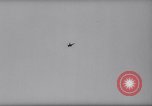 Standbild Fallschirm Wettbewerb Paris Frankreich, 1958, aus Sekunde 53 historischem Filmmaterial Videoclip 65675040894