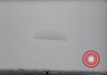Standbild Fallschirm Wettbewerb Paris Frankreich, 1958, aus Sekunde 60 historischem Filmmaterial Videoclip 65675040894