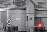 Immagine di Gomma Buna United States USA, 1942, secondo 14 filmato di repertorio 65675040909