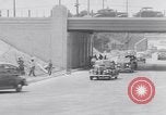 Standbild Car-pooling Middle River Maryland USA, 1942, aus Sekunde 7 historischem Filmmaterial Videoclip 65675040912