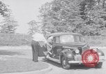 Standbild Car-pooling Middle River Maryland USA, 1942, aus Sekunde 10 historischem Filmmaterial Videoclip 65675040912