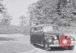 Standbild Car-pooling Middle River Maryland USA, 1942, aus Sekunde 14 historischem Filmmaterial Videoclip 65675040912