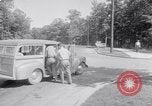 Standbild Car-pooling Middle River Maryland USA, 1942, aus Sekunde 17 historischem Filmmaterial Videoclip 65675040912