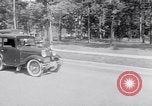 Standbild Car-pooling Middle River Maryland USA, 1942, aus Sekunde 19 historischem Filmmaterial Videoclip 65675040912