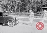 Standbild Car-pooling Middle River Maryland USA, 1942, aus Sekunde 21 historischem Filmmaterial Videoclip 65675040912