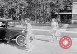 Standbild Car-pooling Middle River Maryland USA, 1942, aus Sekunde 24 historischem Filmmaterial Videoclip 65675040912