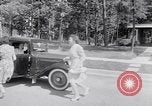 Standbild Car-pooling Middle River Maryland USA, 1942, aus Sekunde 25 historischem Filmmaterial Videoclip 65675040912