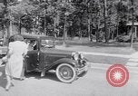 Standbild Car-pooling Middle River Maryland USA, 1942, aus Sekunde 26 historischem Filmmaterial Videoclip 65675040912