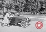 Standbild Car-pooling Middle River Maryland USA, 1942, aus Sekunde 27 historischem Filmmaterial Videoclip 65675040912