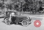 Standbild Car-pooling Middle River Maryland USA, 1942, aus Sekunde 28 historischem Filmmaterial Videoclip 65675040912