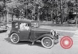 Standbild Car-pooling Middle River Maryland USA, 1942, aus Sekunde 29 historischem Filmmaterial Videoclip 65675040912