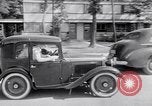 Standbild Car-pooling Middle River Maryland USA, 1942, aus Sekunde 33 historischem Filmmaterial Videoclip 65675040912