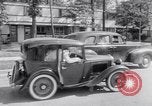 Standbild Car-pooling Middle River Maryland USA, 1942, aus Sekunde 34 historischem Filmmaterial Videoclip 65675040912