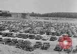 Standbild Car-pooling Middle River Maryland USA, 1942, aus Sekunde 38 historischem Filmmaterial Videoclip 65675040912