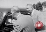 Standbild Car-pooling Middle River Maryland USA, 1942, aus Sekunde 40 historischem Filmmaterial Videoclip 65675040912
