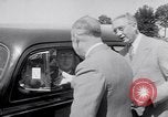 Standbild Car-pooling Middle River Maryland USA, 1942, aus Sekunde 41 historischem Filmmaterial Videoclip 65675040912