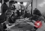 Immagine di Girl Scouts United States USA, 1942, secondo 7 filmato di repertorio 65675040913