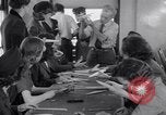 Immagine di Girl Scouts United States USA, 1942, secondo 8 filmato di repertorio 65675040913