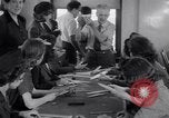 Immagine di Girl Scouts United States USA, 1942, secondo 9 filmato di repertorio 65675040913