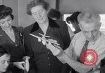 Immagine di Girl Scouts United States USA, 1942, secondo 12 filmato di repertorio 65675040913