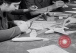 Immagine di Girl Scouts United States USA, 1942, secondo 14 filmato di repertorio 65675040913