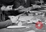 Immagine di Girl Scouts United States USA, 1942, secondo 15 filmato di repertorio 65675040913