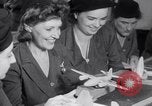 Immagine di Girl Scouts United States USA, 1942, secondo 17 filmato di repertorio 65675040913
