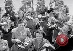 Immagine di Girl Scouts United States USA, 1942, secondo 34 filmato di repertorio 65675040913