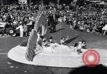 Image Float Parade Pasadena California USA, 1947, de la seconde 12 séquences d'archives historiques vidéo 65675040925