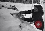 Immagine di Operazioni di salvataggio Stevens Pass Washington USA, 1947, secondo 41 filmato di repertorio 65675040926