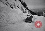 Immagine di Operazioni di salvataggio Stevens Pass Washington USA, 1947, secondo 57 filmato di repertorio 65675040926