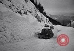 Immagine di Operazioni di salvataggio Stevens Pass Washington USA, 1947, secondo 58 filmato di repertorio 65675040926