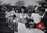 Immagine di Pollo corteo di bellezza Petaluma California USA, 1947, secondo 36 filmato di repertorio 65675040927