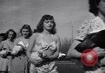 Immagine di Pollo corteo di bellezza Petaluma California USA, 1947, secondo 50 filmato di repertorio 65675040927