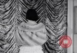 Immagine di Sfilata di moda New York United States USA, 1956, secondo 12 filmato di repertorio 65675040936